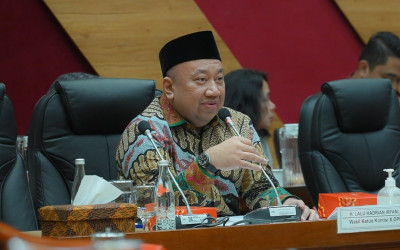 Komisi X Dorong Sinergitas Pemerintah Perbaiki Sekolah Rusak Akibat Banjir Bekasi