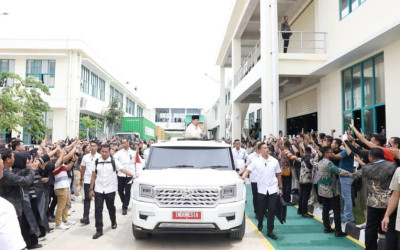 Riuh Ribuan Pekerja Pabrik di Batang Sambut Kehadiran Presiden Prabowo