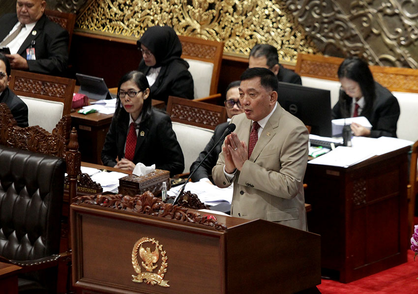Menteri Pertahanan Sjafrie Sjamsoeddin memberikan sambutan dalam rapat Paripurna Revisi UU TNI, di Gedung Nusantara II, Jakarta, Kamis (20/3). [astakom/Antasena]