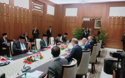 Bahas Konflik Global, Sugiono Bertemu Menlu Prancis