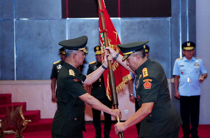 Kasum TNI Letjen TNI Richard Tampubolon memimpin Serah Terima Jabatan (Sertijab) enam jabatan strategis di lingkungan Mabes TNI. [astakom/Mabes TNI]