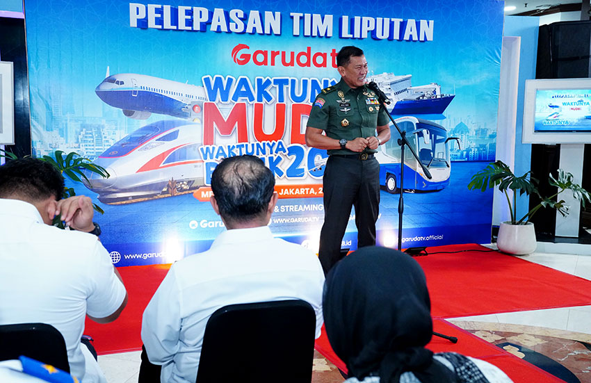 Acara pelepasan tim peliputan mudik Garuda TV di Jakarta, Senin (24/3). [astakom/Puspen TNI)