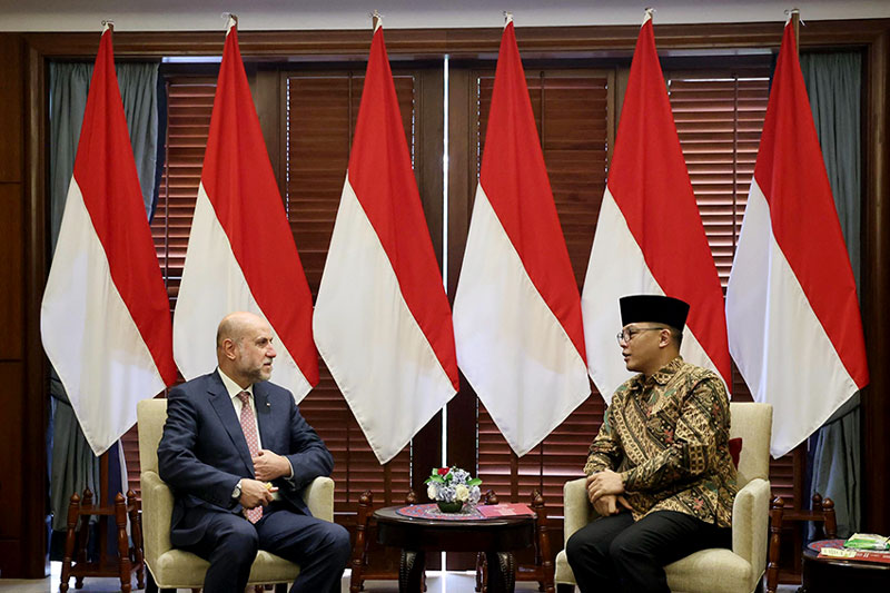 Menlu Sugiono menerima kunjungan Utusan Khusus Presiden Palestina Mahmoud Al-Habbash. [Astakom/Kemenlu]