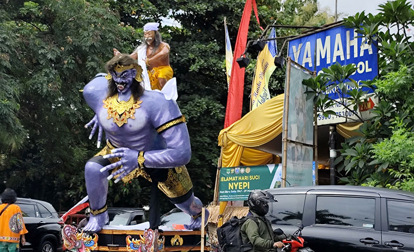 Ritual Tawur Agung Kesanga di Pura Amerta Jati, Jakarta, Jumat (28/3). [astakom/Bernard Chaniago]