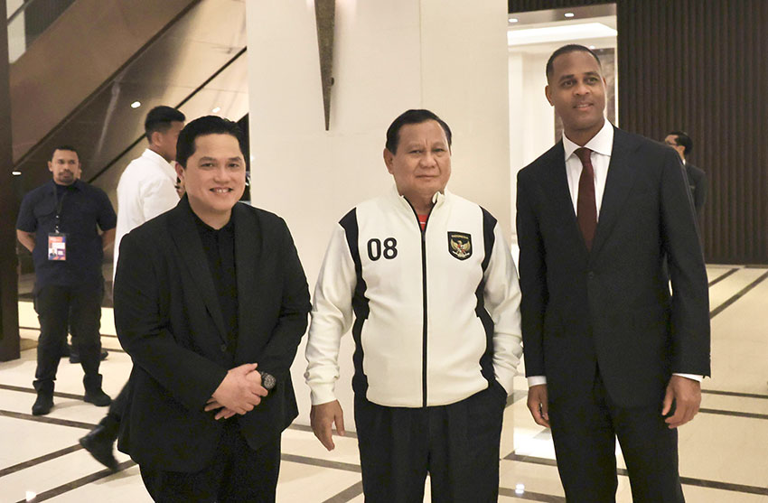 Presiden Prabowo bertemu Patrick Kluivert dan Timnas, di Jakarta, Selasa (25/3). [Tim Media Presiden]