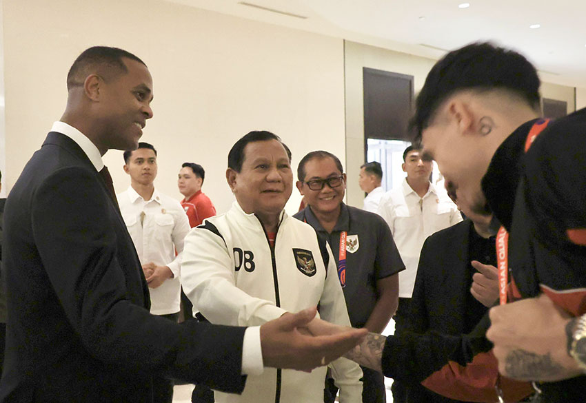 Presiden Prabowo bertemu Patrick Kluivert dan Timnas, di Jakarta, Selasa (25/3). [Tim Media Presiden]