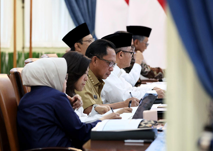 Presiden Prabowo Subianto memimpin Ratas Sekolah Rakyat di Istana Merdeka Jakarta (24/03). [astakom/Tim Media Presiden]