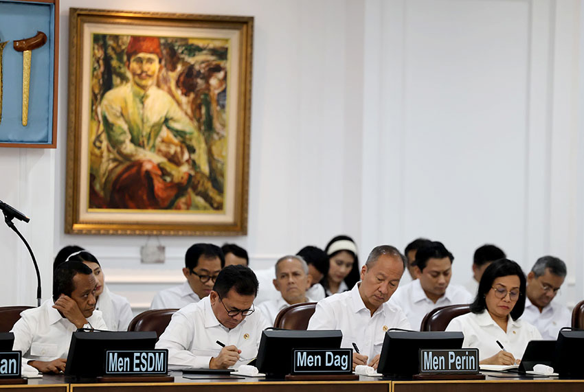 Presiden Prabowo memimpin sidang kabinet paripurna persiapan Idul Fitri 1446 di Istana Kepresidenan, Jakarta, Jumat (21/03). [astakom/Tim Media Presiden]
