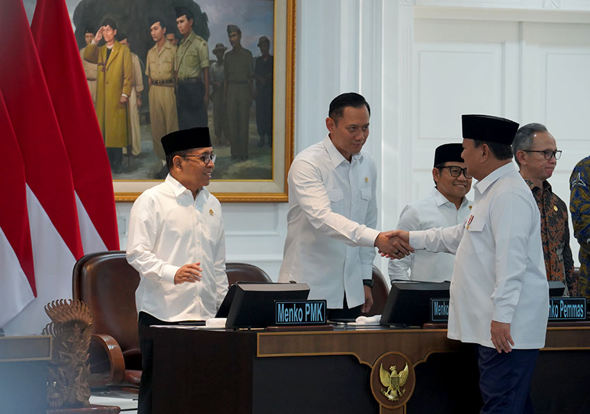 Presiden Prabowo memimpin sidang kabinet paripurna persiapan Idul Fitri 1446 di Istana Kepresidenan, Jakarta, Jumat (21/03). [astakom/Tim Media Presiden]
