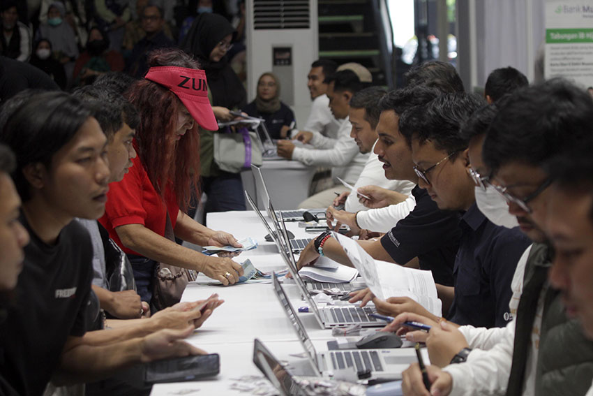 Layanan Penukaran Terpadu Bank Indonesia (BI) dan Perbankan Nasional, di Hall Basket, Senayan, Jakarta, Sabtu (22/3). [astakom/Antasena]