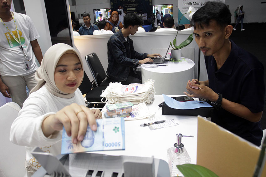 Layanan Penukaran Terpadu Bank Indonesia (BI) dan Perbankan Nasional, di Hall Basket, Senayan, Jakarta, Sabtu (22/3). [astakom/Antasena]