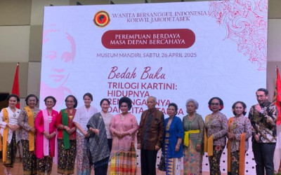Komunitas Wanita Bersanggul Indonesia Gelar Bedah Buku Trilogi Kartini