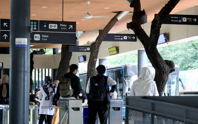 Penampakan First Day WFH ASN: Jalanan dan Transportasi Umum di Jakarta Lebih Lengang