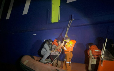 12 Kru Kapal Terbakar di Perairan Banten Berhasil Dievakuasi oleh Bakamla