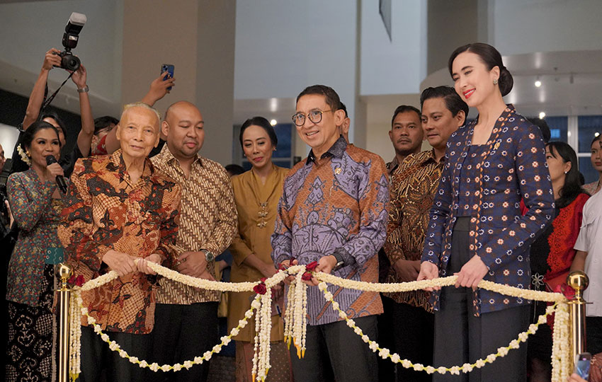 Menbud Fadli Zon menghadiri sekaligus mambuka pameran di Museum Nasional Indonesia, Jakarta, Selasa (22/4). [astakom/Abu Kembud]