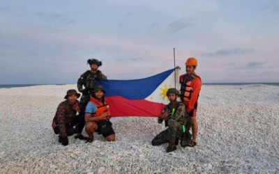 Tiongkok dan Filipina Saling Kibarkan Bendera di Laut Cina Selatan