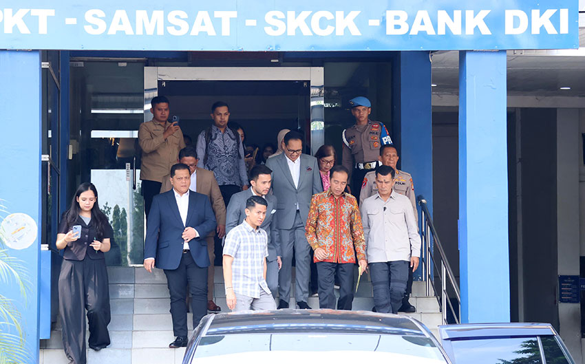 Joko Widodo usai melakukan pelaporan tudingan ijazah palsu di Polda Metro Jaya, Jakarta, Rabu (30/4). [astakom/Humas Polda)