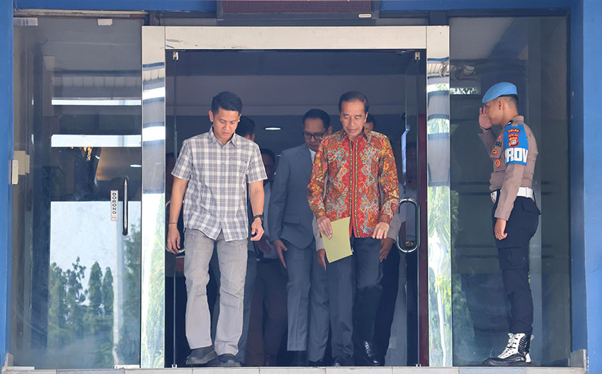 Joko Widodo usai melakukan pelaporan tudingan ijazah palsu di Polda Metro Jaya, Jakarta, Rabu (30/4). [astakom/Humas Polda)