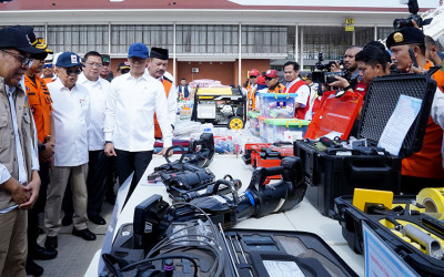 Menlu Sugiono Melepas Bantuan Gempa Myanmar