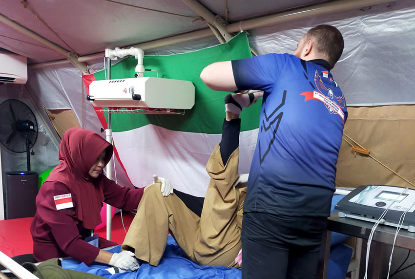 Satgas tenaga kesehatan TNI di Floating Hospital El Arish, Mesir, Selasa (29/4). [astakom/Puspen TNI]