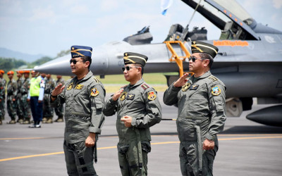 Panglima TNI dan KSAD Terima Wing Kehormatan