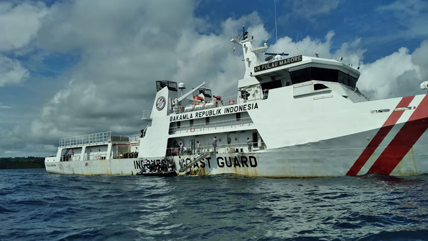 Bakamla RI melaksanakan perbantuan transportasi angkutan warga dan logistik dari Pulau Enggano ke Kota Bengkulu, Kamis (17/4). [astakom/Bakamla RI]