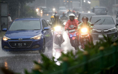 Prakiraan Cuaca BMKG Hari Ini, Waspada Potensi Hujan Lebat dan Gelombang Tinggi