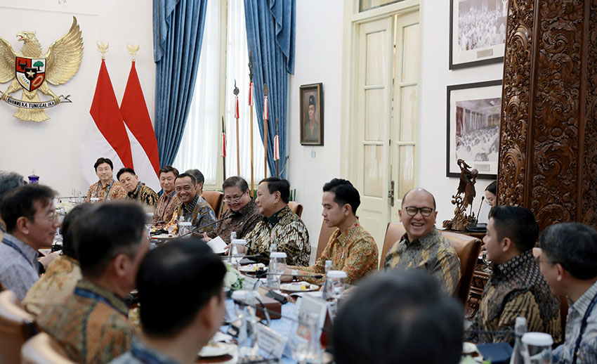 Presiden Prabowo menerima 19 pengusaha Korea Selatan, Istana Merdeka, Jakarta, Senin (28/4). [Tim Media Presiden]