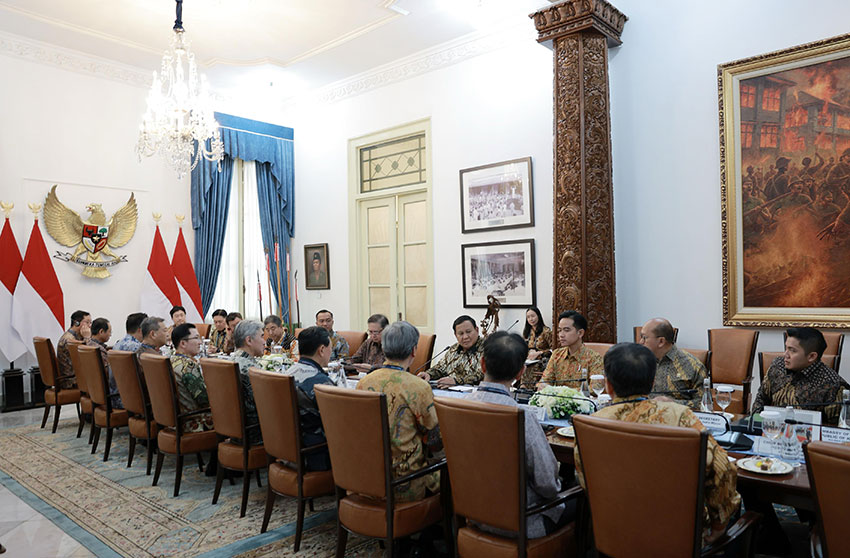 Presiden Prabowo menerima 19 pengusaha Korea Selatan, Istana Merdeka, Jakarta, Senin (28/4). [Tim Media Presiden]