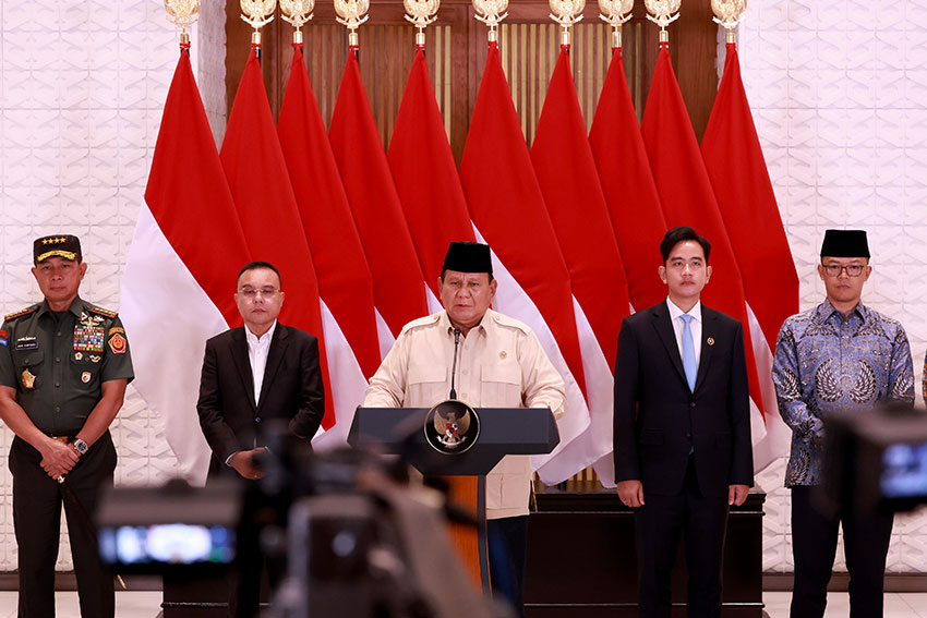 Presiden Prabowo berangkat ke Timur Tengah dari Bandara Halim Perdanakusuma, Jakarta, Rabu (9/4). [Tim Media Presiden]