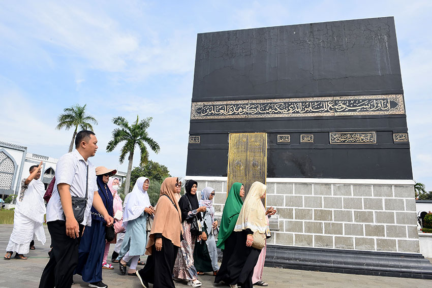 Manasik haji di Asrama Haji Pondok Gede, Jakarta, Minggu (20/4). [astakom/Sony Iriawan]