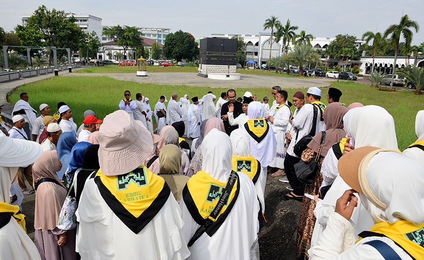 Manasik haji di Asrama Haji Pondok Gede, Jakarta, Minggu (20/4). [astakom/Sony Iriawan]