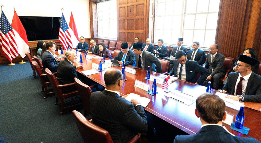 Pertemuan Menko Airlangga dan Delegasi RI di Washington DC, Amerika, Kamis (17/4). [astakom/Kemko Perekonomian]