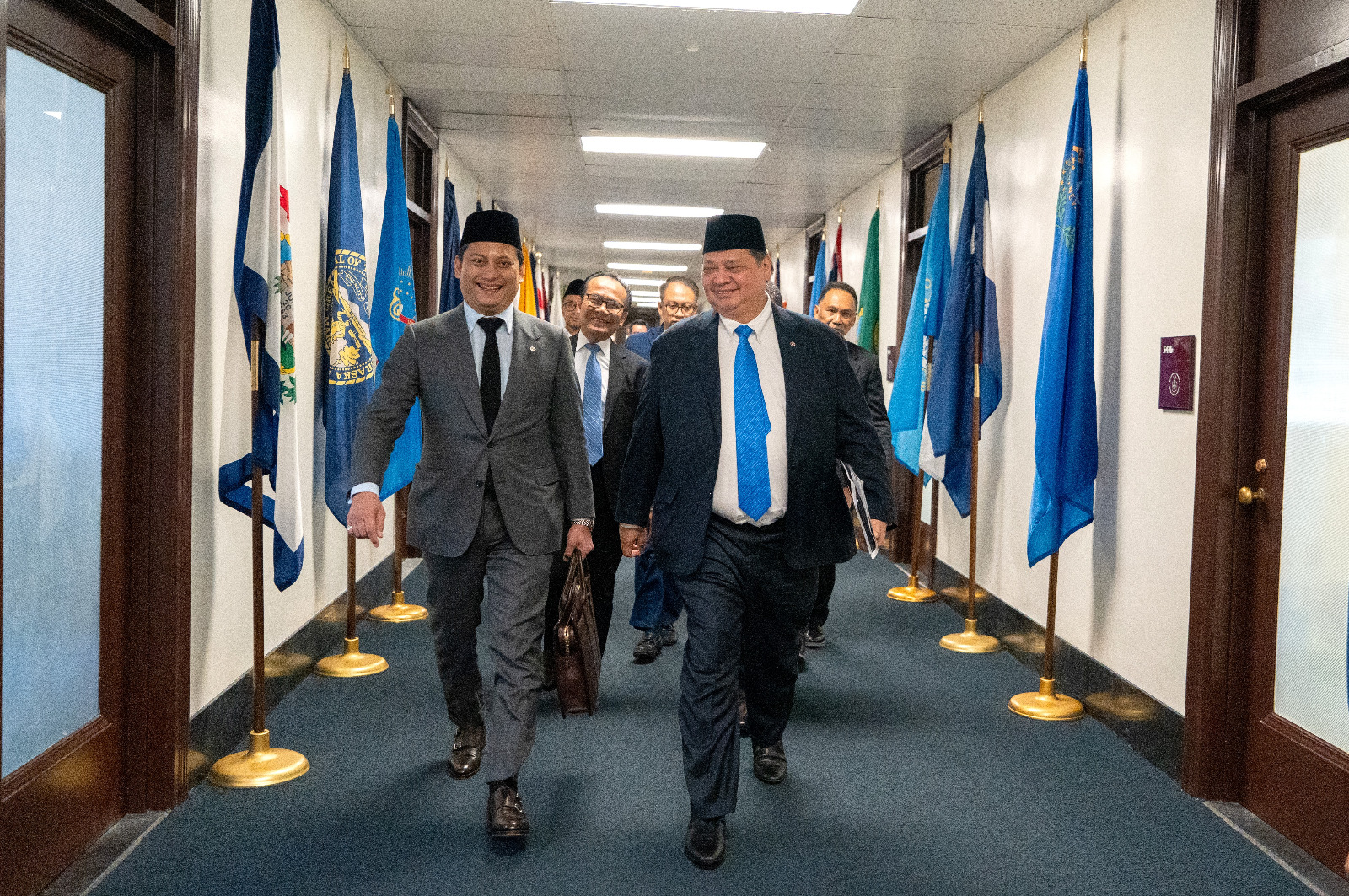 Pertemuan Menko Airlangga dan Delegasi RI di Washington DC, Amerika, Kamis (17/4). [astakom/Kemko Perekonomian]