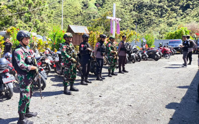 Ibadah Jumat Agung di Puncak Jaya
