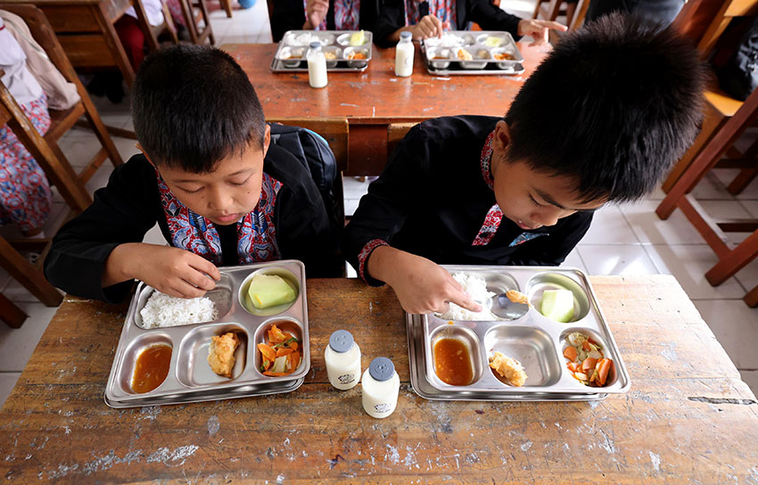 Murid SD Negeri Pasirkaliki Mandiri 1, Cimahi, Jawa Barat, Kamis (17/4). [astakom/Andi M Ilham]