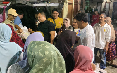 Susuri Gang-Gang Sempit Duren Sawit, Habiburokhman Dengarkan Aspirasi Warga di Malam Hari