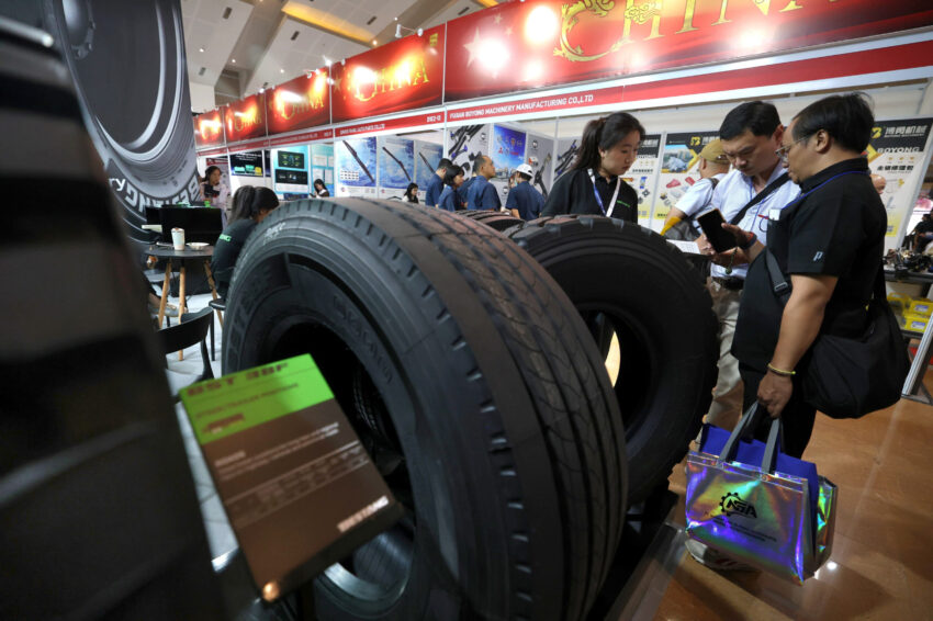 Pameran dagang industri otomotif Indonesia Pameran dagang industri otomotif INAPA 2025 digelar di Hall D JIExpo Kemayoran, Jakarta, Rabu (21/5). [astakom/Muhammad Syauqi Amrullah]