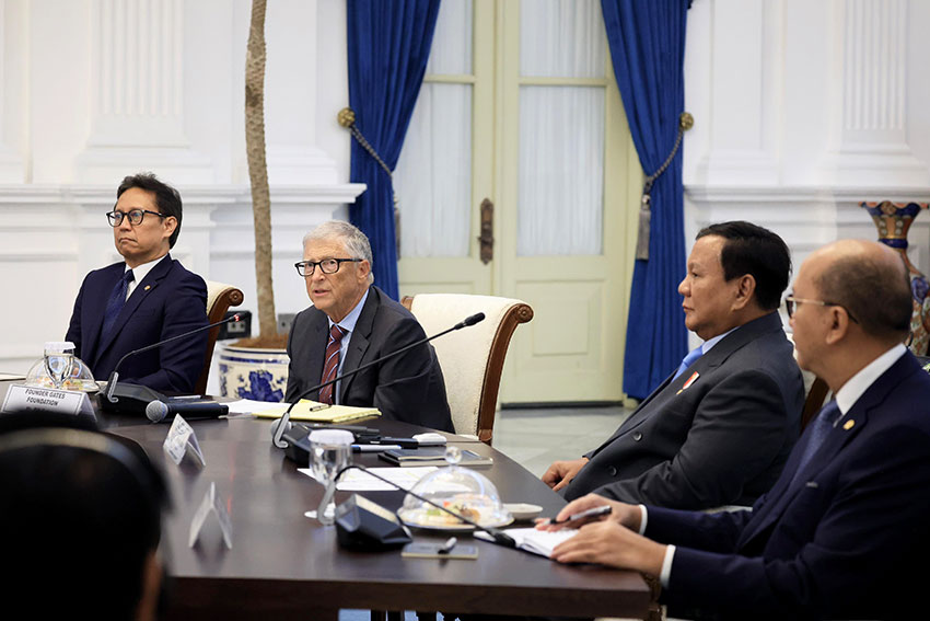 Presiden Prabowo Subianto bersama pendiri Microsoft dan tokoh filantropi dunia Bill Gates melakukan pertemuan dengan para pengusaha di Istana Merdeka, Jakarta, Rabu (7/5). [Tim Media Presiden/M Maulana Nugraha Putra]