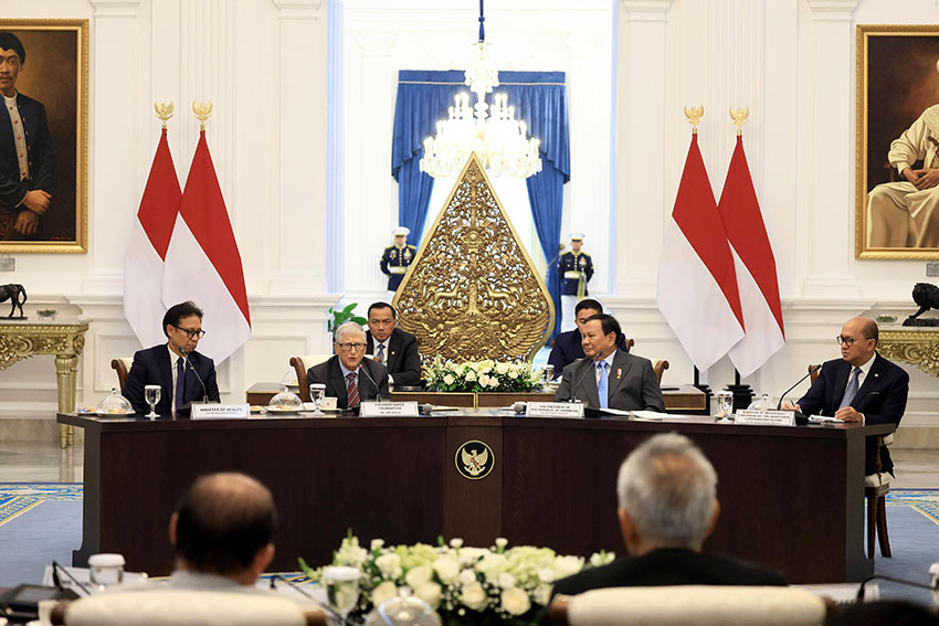 Presiden Prabowo Subianto bersama pendiri Microsoft dan tokoh filantropi dunia Bill Gates melakukan pertemuan dengan para pengusaha di Istana Merdeka, Jakarta, Rabu (7/5). [Tim Media Presiden/M Maulana Nugraha Putra]