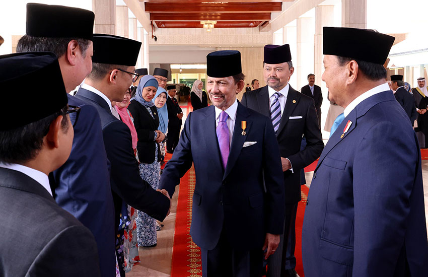 Presiden Prabowo Subianto tiba di Brunei Darussalam, Rabu (14/5). [Tim Media Presiden/Andi M Ilham]