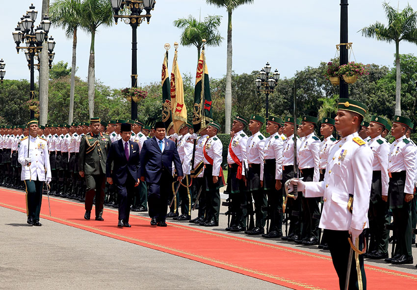 Presiden Prabowo Subianto tiba di Brunei Darussalam, Rabu (14/5). [Tim Media Presiden]