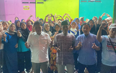 Dua Legislator Gerindra Bagikan Ratusan Paket Sembako Sampaikan Salam Presiden Prabowo