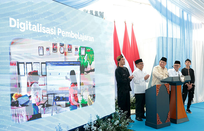 Presiden Prabowo menghadiri peringatan Hardiknas 2025, di SDN Cimahpar 5, Bogor, Jawa Barat, Kamis (2/5). [Tim Media Presiden/Rian Arisandi]