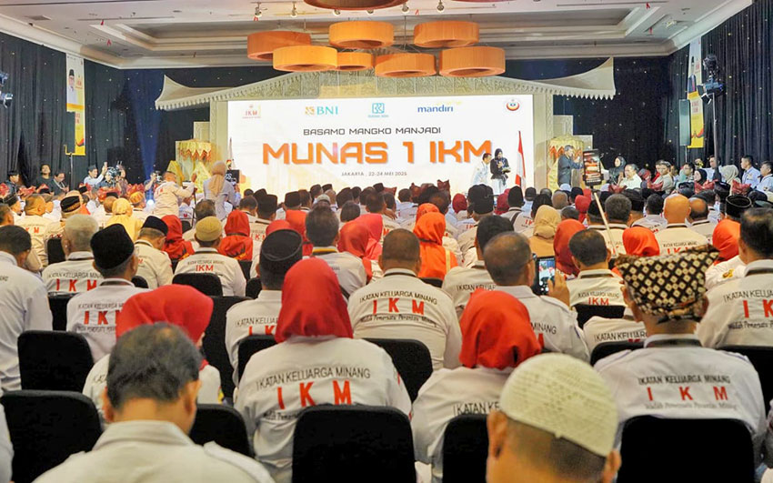 Menteri Kebudayaan Fadli Zon menghadiri Munas ke-1 IKM 2025 di Jakarta, Jumat (23/5). [astakom/Kembud]