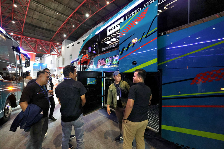 Pameran dagang industri otomotif INAPA 2025 digelar di Hall D JIExpo Kemayoran, Jakarta, Rabu (21/5). [astakom/Muhammad Syauqi Amrullah]