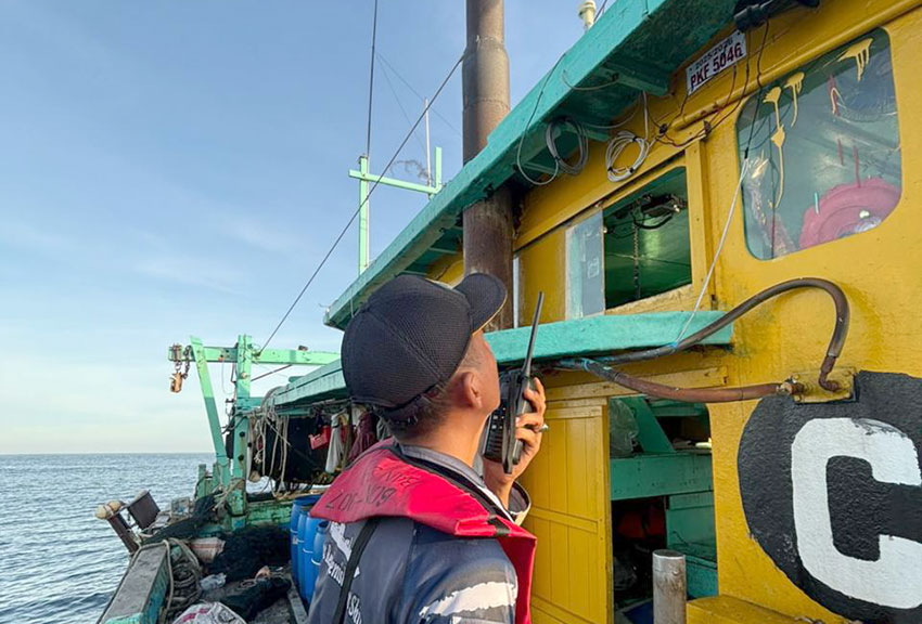 TNI AL menangkap Kapal Ikan Asing di perairan Indonesia, Jumat (9/5). [astakom/Pen AL]