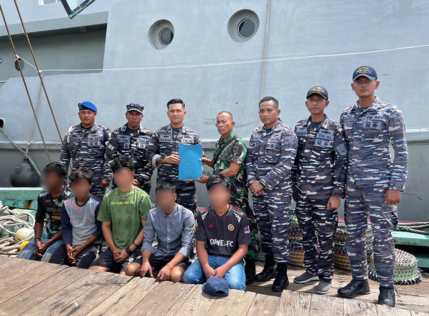 TNI AL menangkap Kapal Ikan Asing di perairan Indonesia, Jumat (9/5). [astakom/Pen AL]