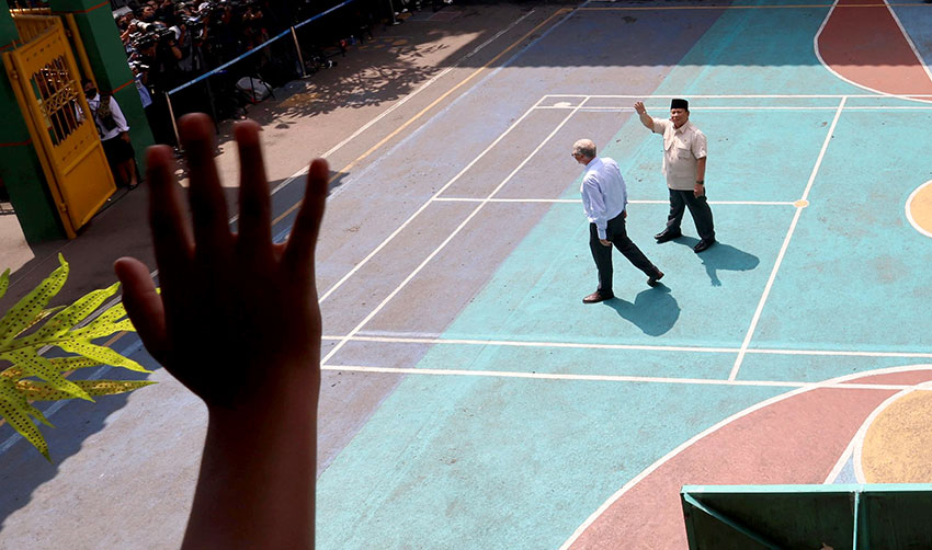 Presiden Prabowo dan Bill Gates tinjau MBG
di SDN 03 Jati Pulogadung, Jakarta, Rabu (7/5). [Tim Media Presiden]