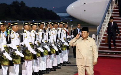 Pasukan Jajar Kehormatan Sambut Presiden Prabowo di Bandara Subang Malaysia